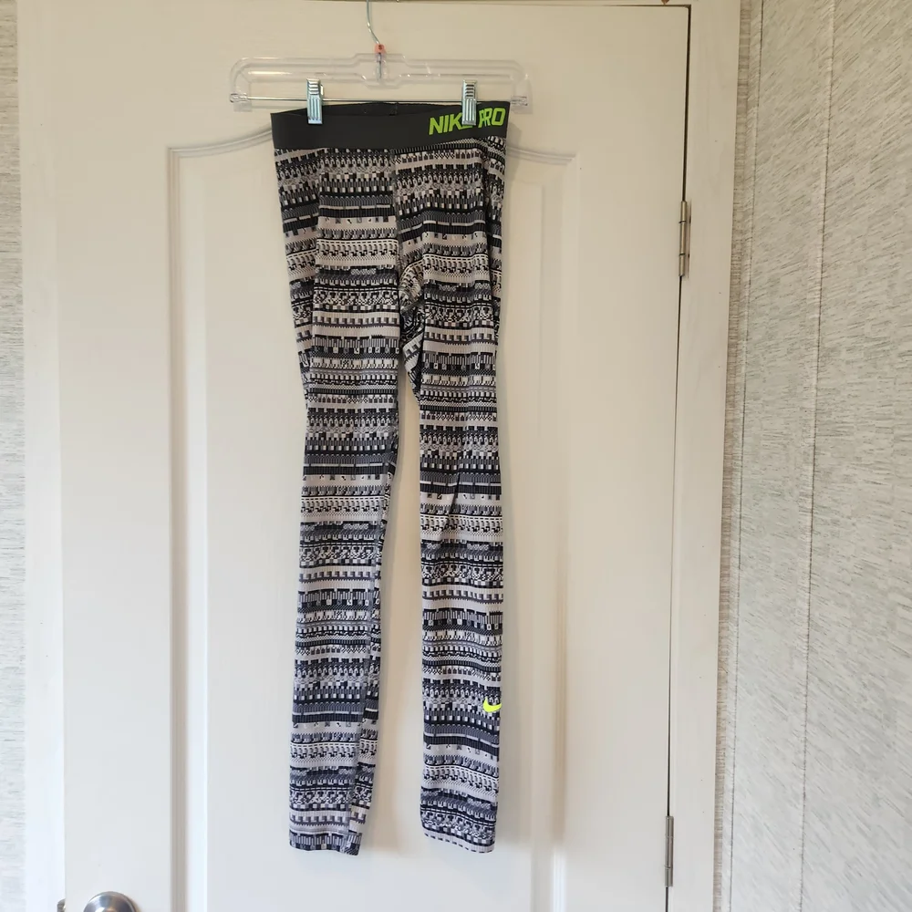 Nike Black and White Patterned Leggings